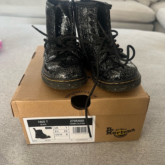 New In Box Size 8 toddler Dr Martens Black Cosmic Glitter boots - Picture 5 of 5